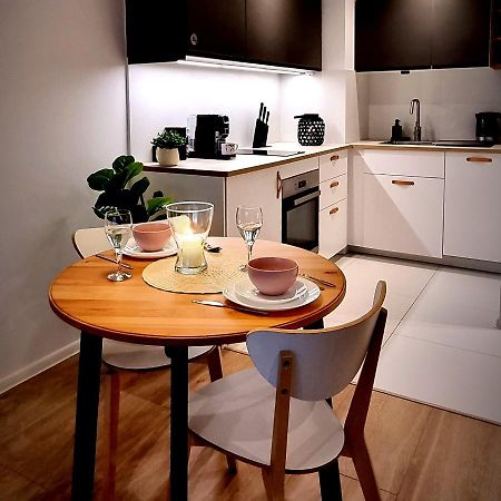 Apple Apartments - Wroblewskiego Prywatne Miejsce Parkingowe 우치 외부 사진