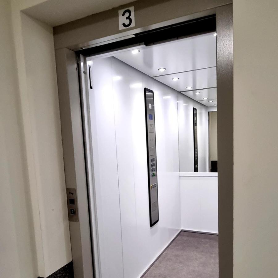 Apple Apartments - Wroblewskiego Prywatne Miejsce Parkingowe 우치 외부 사진