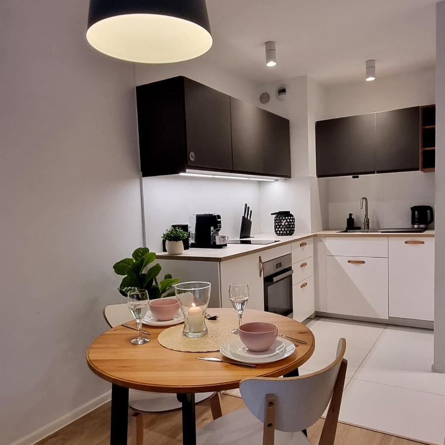 Apple Apartments - Wroblewskiego Prywatne Miejsce Parkingowe 우치 외부 사진