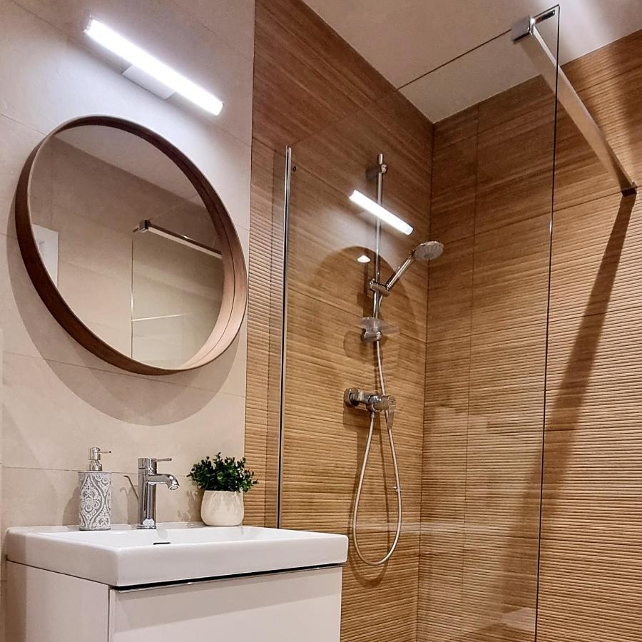 Apple Apartments - Wroblewskiego Prywatne Miejsce Parkingowe 우치 외부 사진